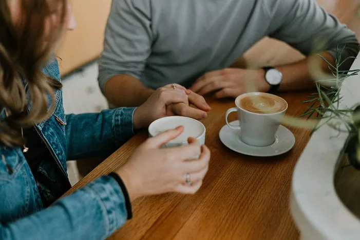 Navigating Online Dating: Crafting a Profile and Staying Safe on Dates